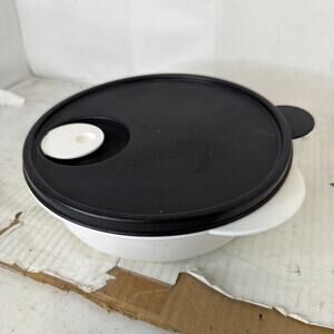 Tupperware 3859A CrystalWave Vented Divided Microwave Dish 7" Wide Black White